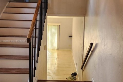 Townhouse in Lauderhill, Florida 2 bedrooms, 133.41 sq.m. № 1942164 - photo 5