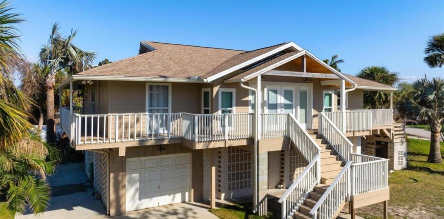 House in Venice, Florida 2 bedrooms, 137.12 sq.m. № 1537855