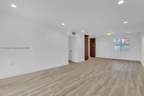 Купить кондоминиум в Майами, Флорида 2 спальни, 105.91м2, № 1886569 - фото 21