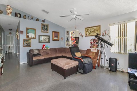 Villa ou maison à vendre à Homestead, Floride: 3 chambres, 103.86 m2 № 1946521 - photo 5