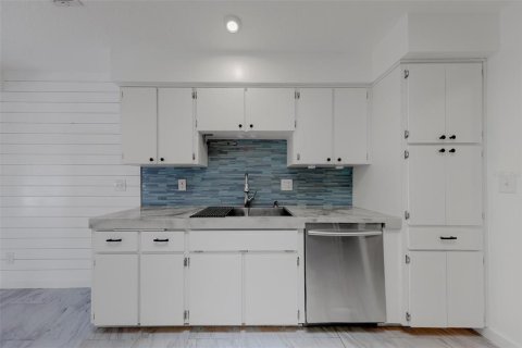 Casa en venta en Palm Harbor, Florida, 3 dormitorios, 158.49 m2 № 2386675 - foto 15