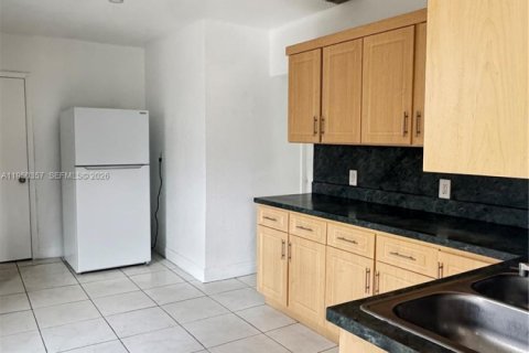 Casa en alquiler en Miami, Florida, 3 dormitorios, 336.58 m2 № 2006240 - foto 7