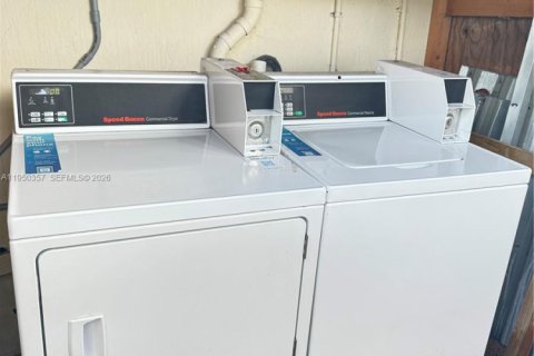 Casa en alquiler en Miami, Florida, 3 dormitorios, 336.58 m2 № 2006240 - foto 14