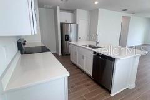 Villa ou maison à louer à Zephyrhills, Floride: 4 chambres, 149.29 m2 № 2378156 - photo 7