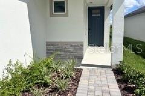 Villa ou maison à louer à Zephyrhills, Floride: 4 chambres, 149.29 m2 № 2378156 - photo 4