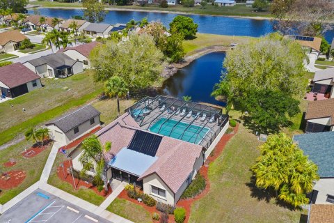 House in Port St. Lucie, Florida 2 bedrooms, 86.77 sq.m. № 2146616 - photo 9