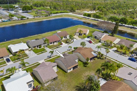 House in Port St. Lucie, Florida 2 bedrooms, 86.77 sq.m. № 2146616 - photo 5