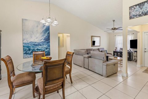 House in Port St. Lucie, Florida 2 bedrooms, 86.77 sq.m. № 2146616 - photo 15