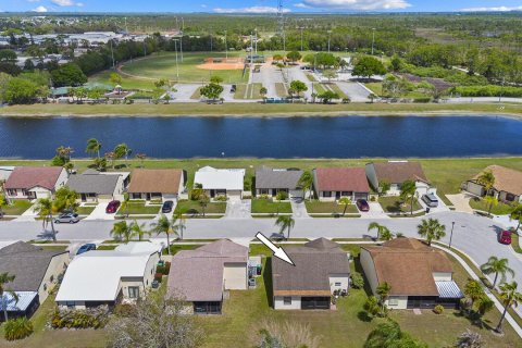 House in Port St. Lucie, Florida 2 bedrooms, 86.77 sq.m. № 2146616 - photo 7