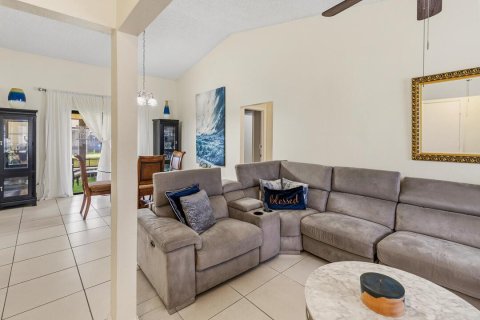 House in Port St. Lucie, Florida 2 bedrooms, 86.77 sq.m. № 2146616 - photo 17