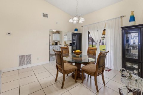 House in Port St. Lucie, Florida 2 bedrooms, 86.77 sq.m. № 2146616 - photo 14