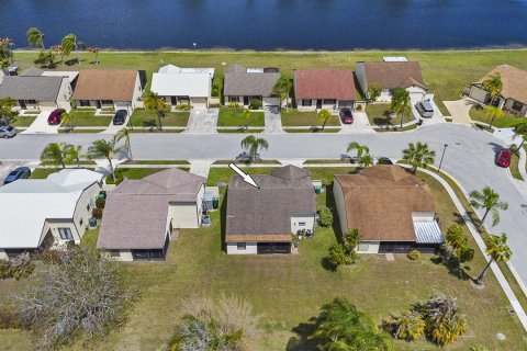 House in Port St. Lucie, Florida 2 bedrooms, 86.77 sq.m. № 2146616 - photo 6