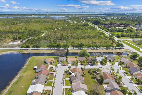 House in Port St. Lucie, Florida 2 bedrooms, 86.77 sq.m. № 2146616 - photo 3