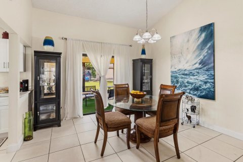 House in Port St. Lucie, Florida 2 bedrooms, 86.77 sq.m. № 2146616 - photo 12