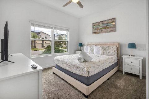 Townhouse in Davenport, Florida 5 bedrooms, 201.41 sq.m. № 1518418 - photo 4