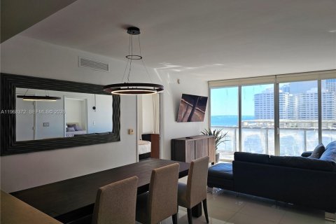 Снять в аренду кондоминиум в Майами, Флорида 2 спальни, 134.71м2, № 2031568 - фото 2