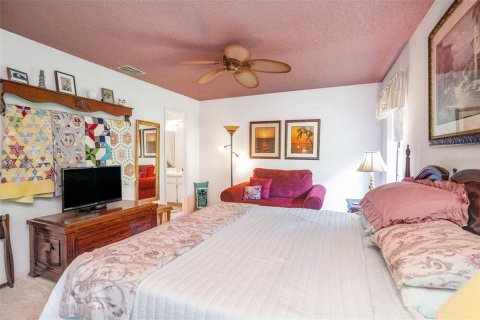 House in Tampa, Florida 3 bedrooms, 170.66 sq.m. № 1798127 - photo 17