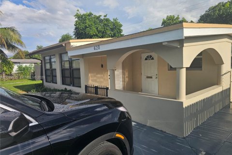 Дом в Майами-Гарденс, Флорида 3 спальни, 172.33м2 № 2057792