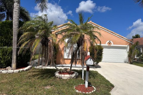 Casa en alquiler en Greenacres, Florida, 3 dormitorios, 146.69 m2 № 1950396 - foto 1