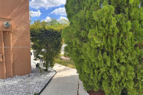 Casa en alquiler en Greenacres, Florida, 3 dormitorios, 146.69 m2 № 1950396 - foto 2
