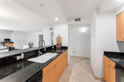 Condominio en venta en Miami Beach, Florida, 1 dormitorio, 88.44 m2 № 1864693 - foto 5
