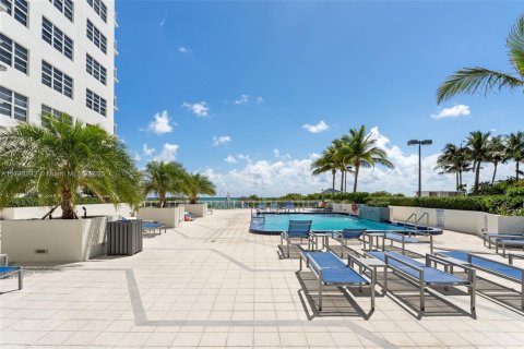 Condominio en venta en Miami Beach, Florida, 1 dormitorio, 88.44 m2 № 1864693 - foto 22