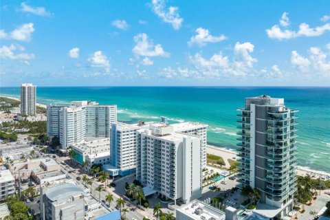 Condominio en venta en Miami Beach, Florida, 1 dormitorio, 88.44 m2 № 1864693 - foto 2