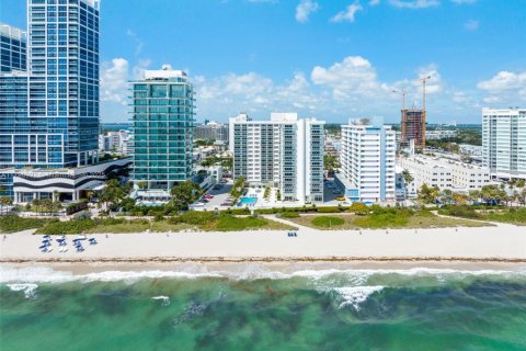 Condominio en venta en Miami Beach, Florida, 1 dormitorio, 88.44 m2 № 1864693 - foto 23