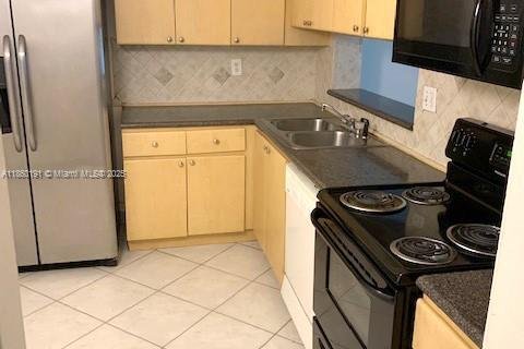 Купить кондоминиум в Майами, Флорида 2 спальни, 89.65м2, № 1890251 - фото 1