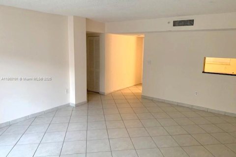Купить кондоминиум в Майами, Флорида 2 спальни, 89.65м2, № 1890251 - фото 2