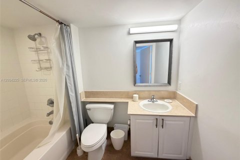 Condominio en alquiler en Miami Beach, Florida, 2 dormitorios, 109.62 m2 № 2068436 - foto 8