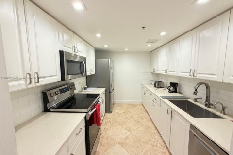 Condominio en alquiler en Miami Beach, Florida, 2 dormitorios, 109.62 m2 № 2068436 - foto 3
