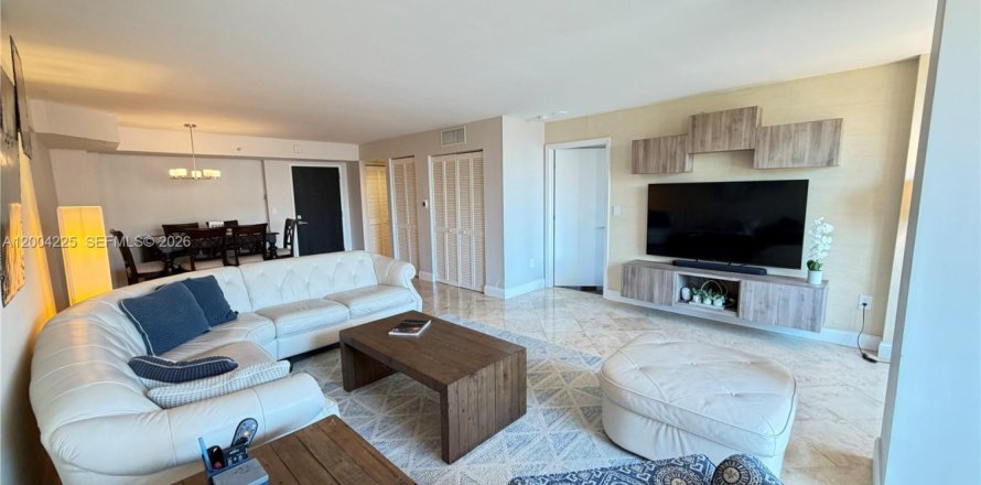 Condominio en Miami Beach, Florida, 2 dormitorios  № 2068436