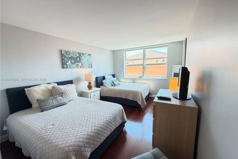 Condominio en alquiler en Miami Beach, Florida, 2 dormitorios, 109.62 m2 № 2068436 - foto 6