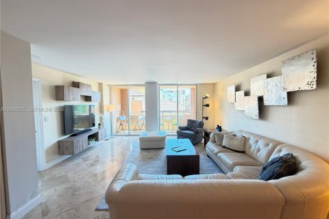 Condominio en alquiler en Miami Beach, Florida, 2 dormitorios, 109.62 m2 № 2068436 - foto 2
