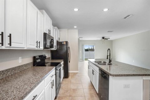 Villa ou maison à louer à Wimauma, Floride: 5 chambres, 224.36 m2 № 2118623 - photo 7