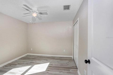 Villa ou maison à louer à Wimauma, Floride: 5 chambres, 224.36 m2 № 2118623 - photo 18