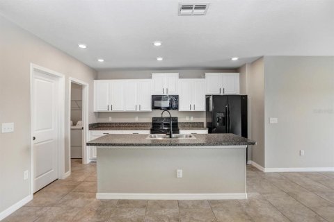 Villa ou maison à louer à Wimauma, Floride: 5 chambres, 224.36 m2 № 2118623 - photo 11