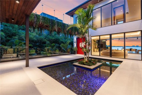 House in Miami Beach, Florida 6 bedrooms, 531.68 sq.m. № 2387222 - photo 27