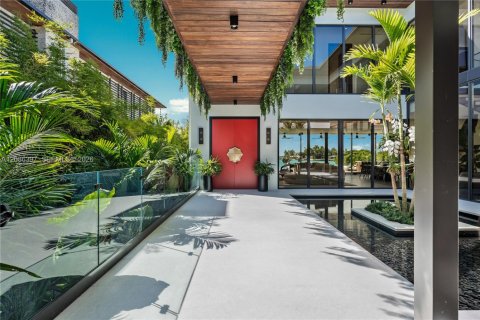 House in Miami Beach, Florida 6 bedrooms, 531.68 sq.m. № 2387222 - photo 24