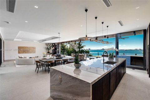 House in Miami Beach, Florida 6 bedrooms, 531.68 sq.m. № 2387222 - photo 4