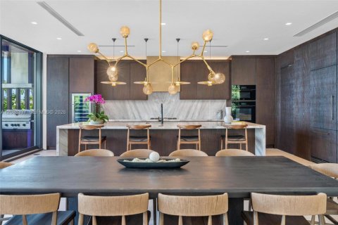 House in Miami Beach, Florida 6 bedrooms, 531.68 sq.m. № 2387222 - photo 13