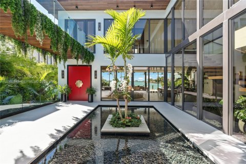 House in Miami Beach, Florida 6 bedrooms, 531.68 sq.m. № 2387222 - photo 25
