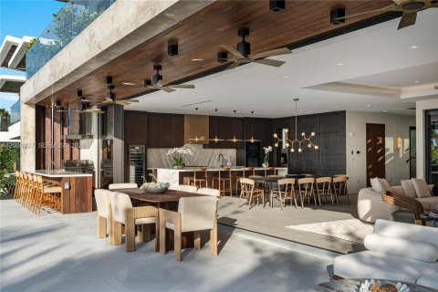 House in Miami Beach, Florida 6 bedrooms, 531.68 sq.m. № 2387222 - photo 16