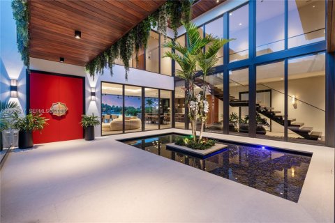 House in Miami Beach, Florida 6 bedrooms, 531.68 sq.m. № 2387222 - photo 8
