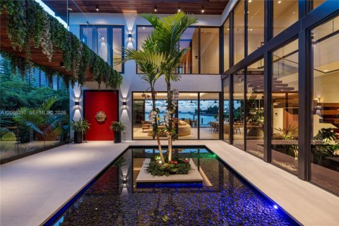 House in Miami Beach, Florida 6 bedrooms, 531.68 sq.m. № 2387222 - photo 26