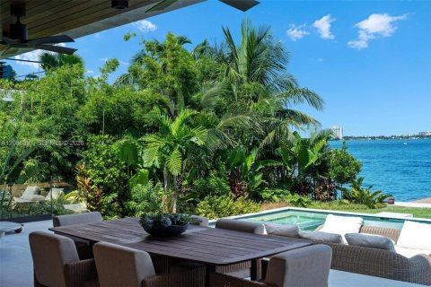 House in Miami Beach, Florida 6 bedrooms, 531.68 sq.m. № 2387222 - photo 21