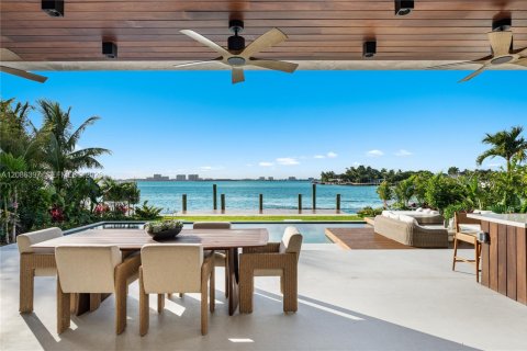 House in Miami Beach, Florida 6 bedrooms, 531.68 sq.m. № 2387222 - photo 11
