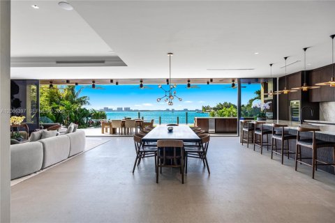 House in Miami Beach, Florida 6 bedrooms, 531.68 sq.m. № 2387222 - photo 3