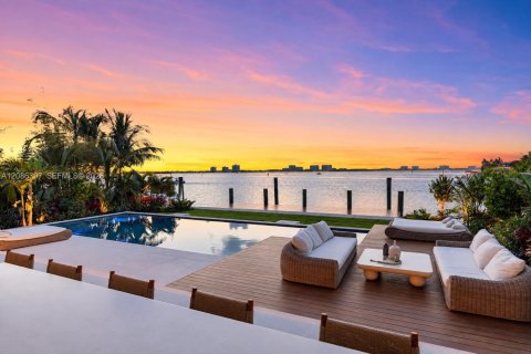 House in Miami Beach, Florida 6 bedrooms, 531.68 sq.m. № 2387222